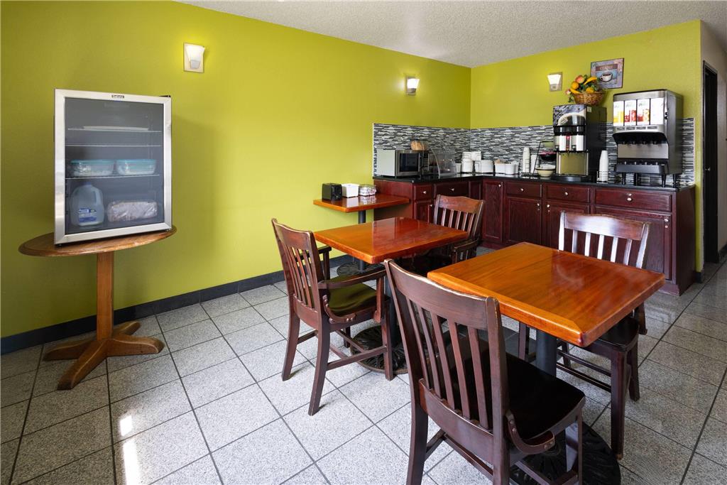 Super 8 by Wyndham South Boston VA - photo 25