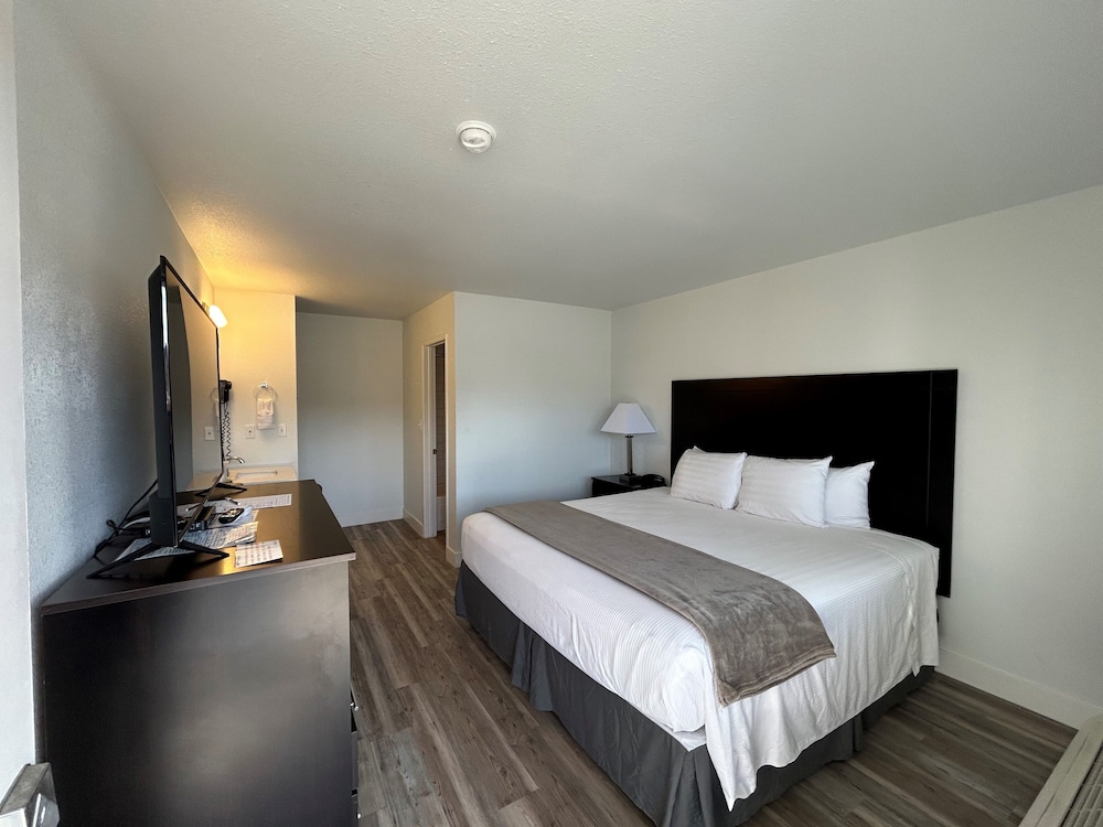 Hwy 50 Inn - photo 3