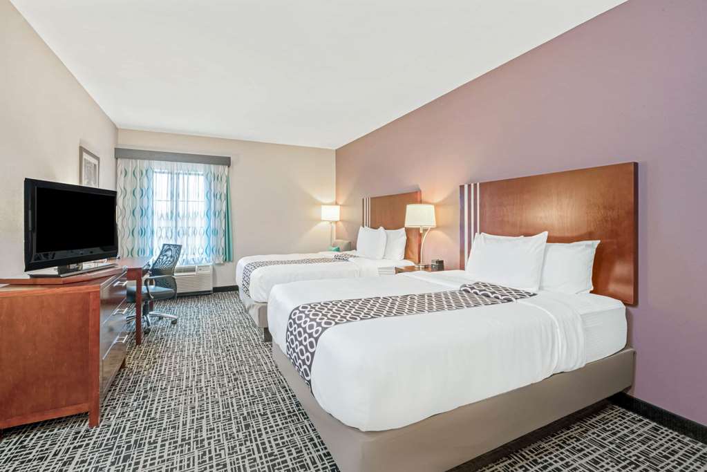 La Quinta Inn & Suites by Wyndham Oklahoma City Yukon - photo 11