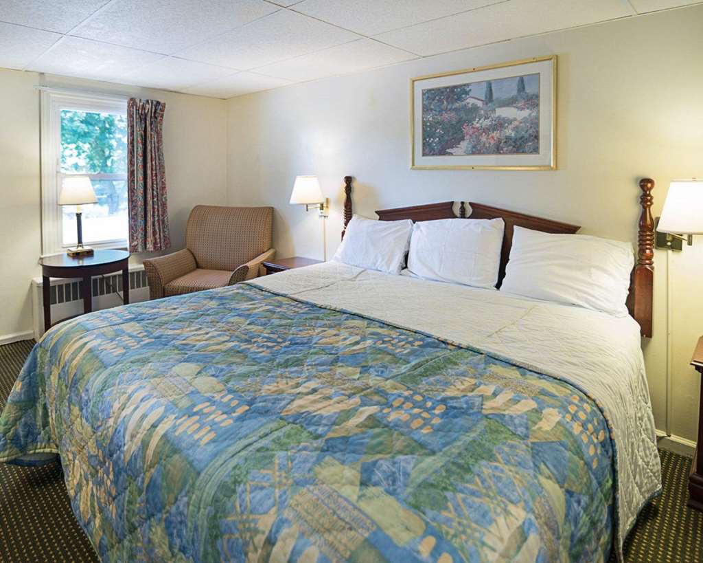 Econo Lodge Westminster MA - photo 12