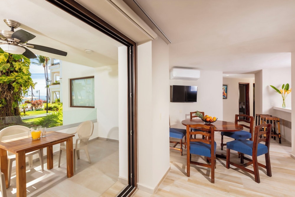 Vista Vallarta All Suites on the Beach
