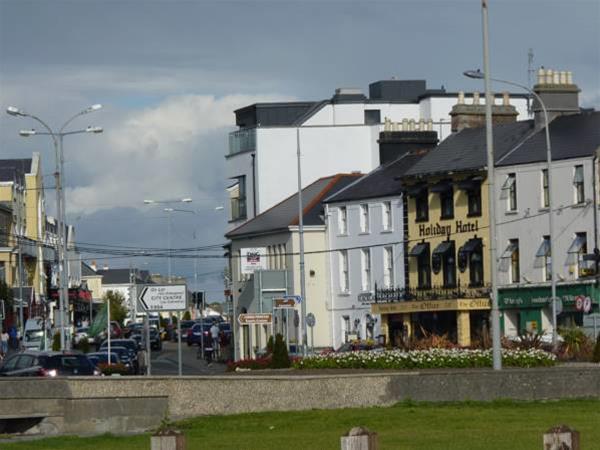 Holiday Hotel - last minute hotel in Gaillimh