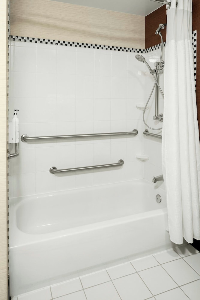 Fairfield Inn & Suites by Marriott Bedford - photo 16