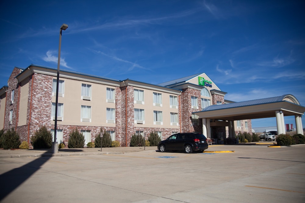 Holiday Inn Express Hotel & Suites Mountain Home by IHG - photo 36