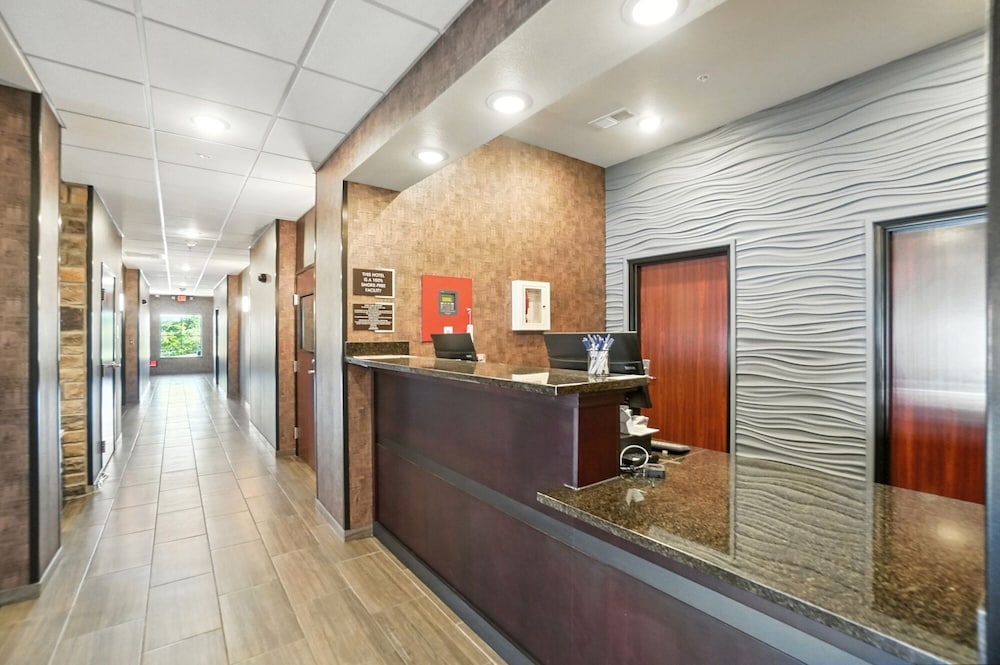 Cobblestone Hotel & Suites Bellefontaine - photo 9