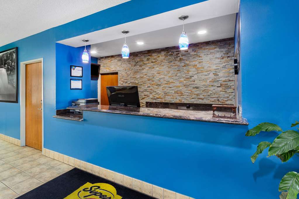 Super 8 by Wyndham Kokomo - photo 3