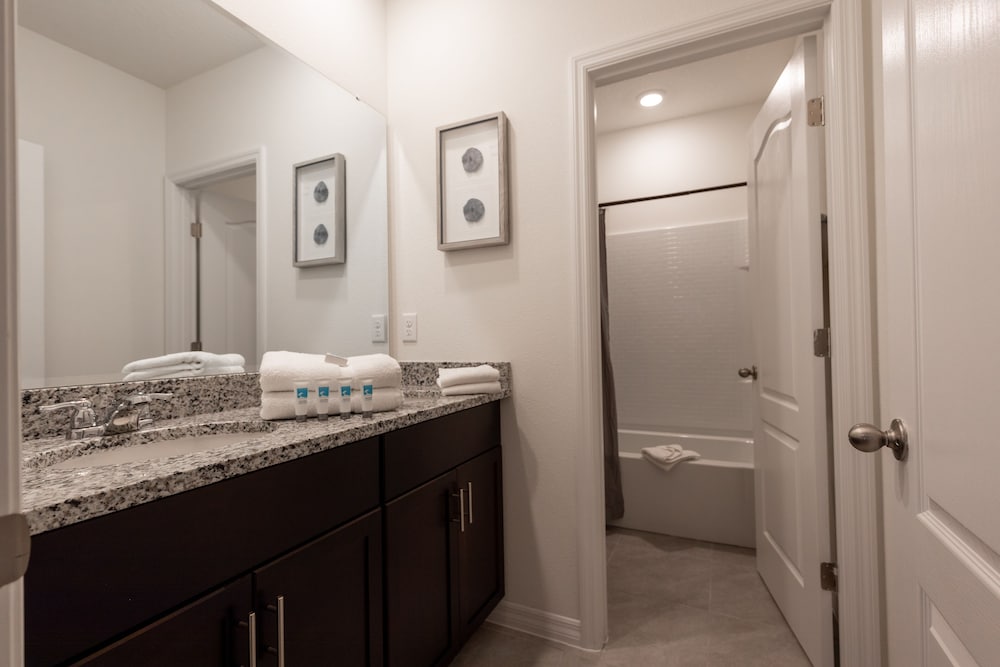 7587oml Solterra Resort 7 Bedroom Home by RedAwning - photo 20