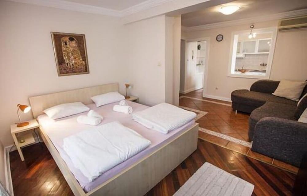 Apartment Centrala — 4-Star Luxury Hotel in Belgrade, Serbia