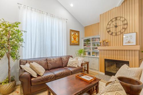Remodeled House Near Disneyland — 4-Star Luxury Hotel in Fullerton, United States