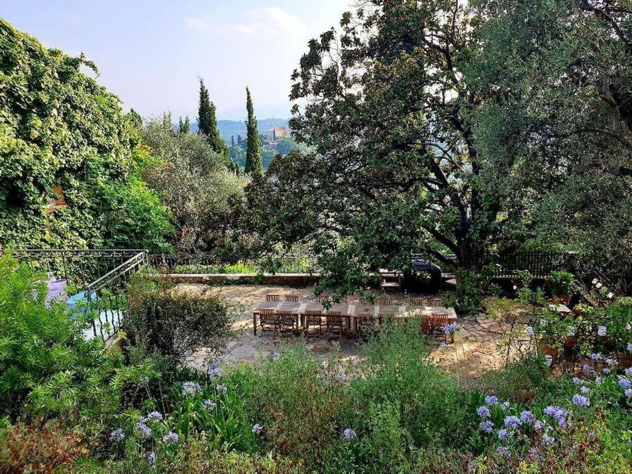 Apartment Fragonard with Heated Pool And Large Private Terrace — 4-Star Luxury Hotel in Chateauneuf, France