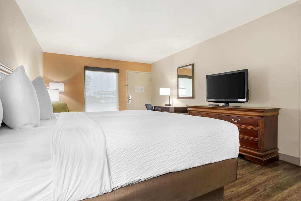 Econo Lodge Moss Point Pascagoula - photo 24
