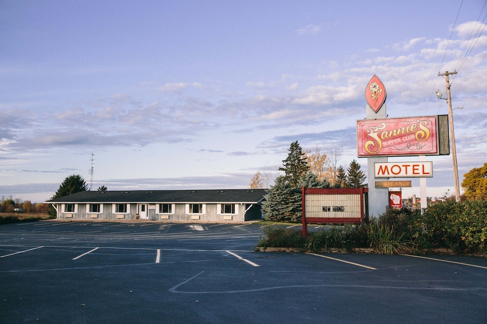 Fannies Supper Club and Motel - photo 18