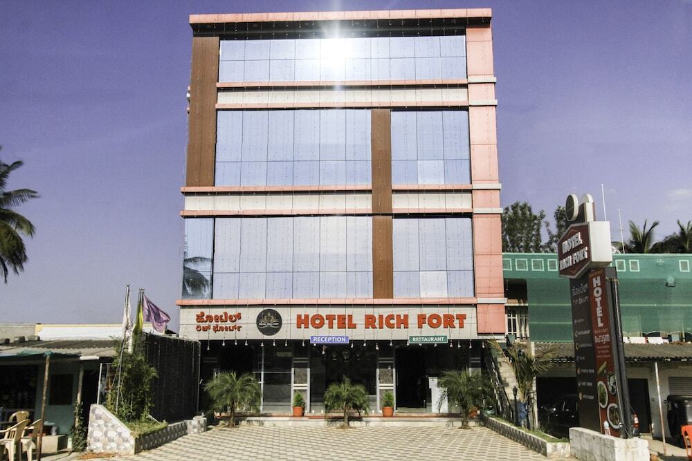 Oyo 23994 Rich Fort — hotel in Piriyapatna