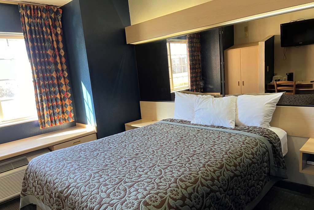 Days Inn & Suites by Wyndham Hutchinson - photo 35