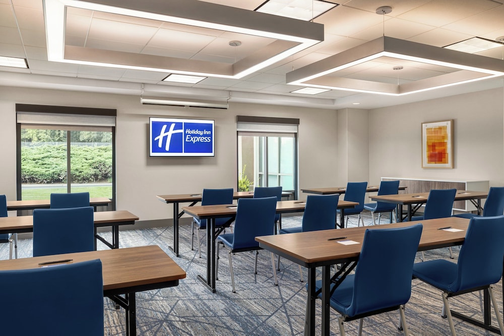 Holiday Inn Express & Suites Hagerstown by IHG - photo 39