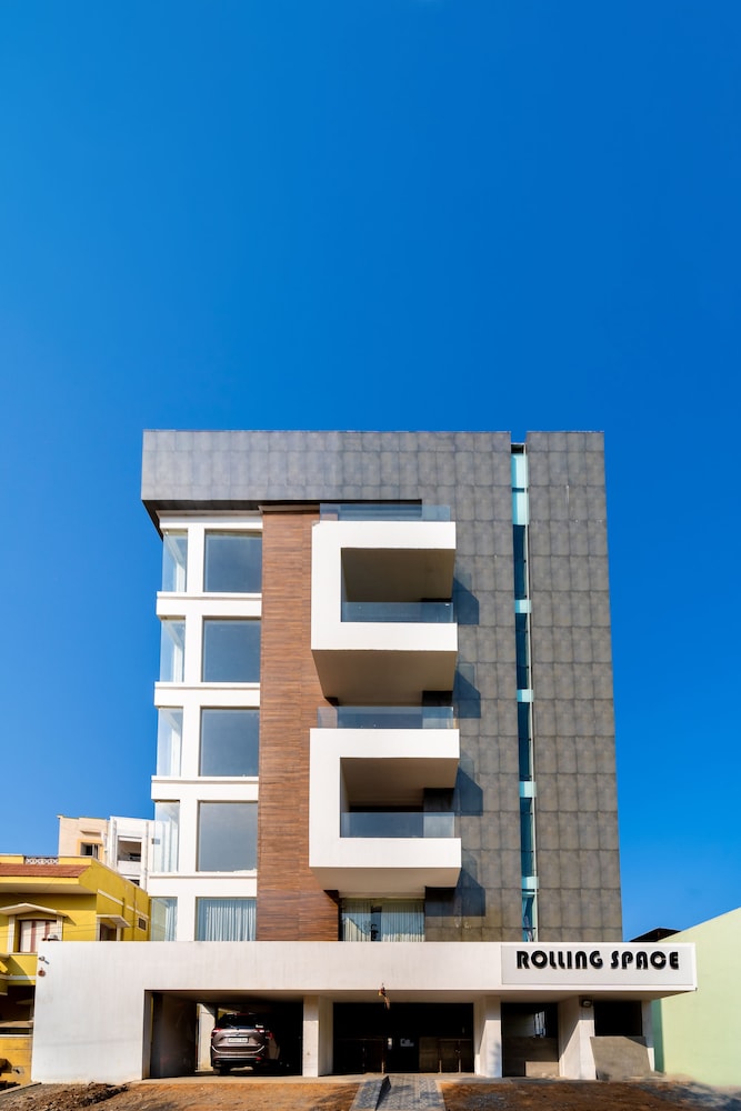 Rolling space - carbon neutral hotel in Puducherry