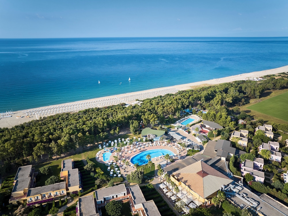 Serenè Resort - carbon neutral hotel in Cutro