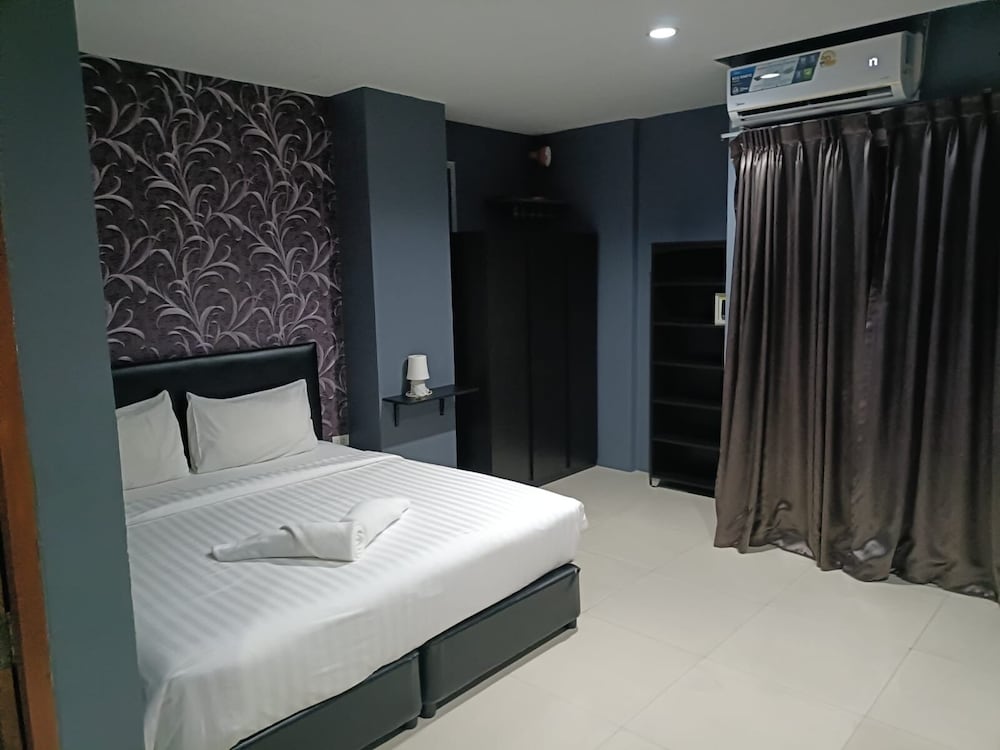 Central Perk Hotel in Patong, Thailand