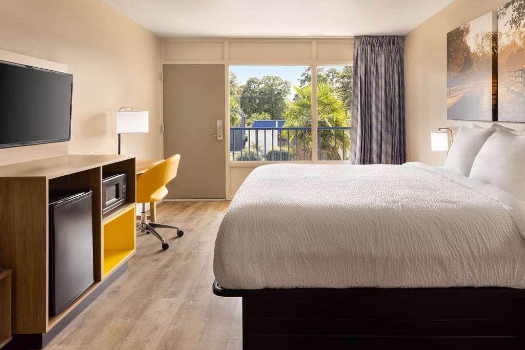 Days Inn by Wyndham McComb MS - photo 20
