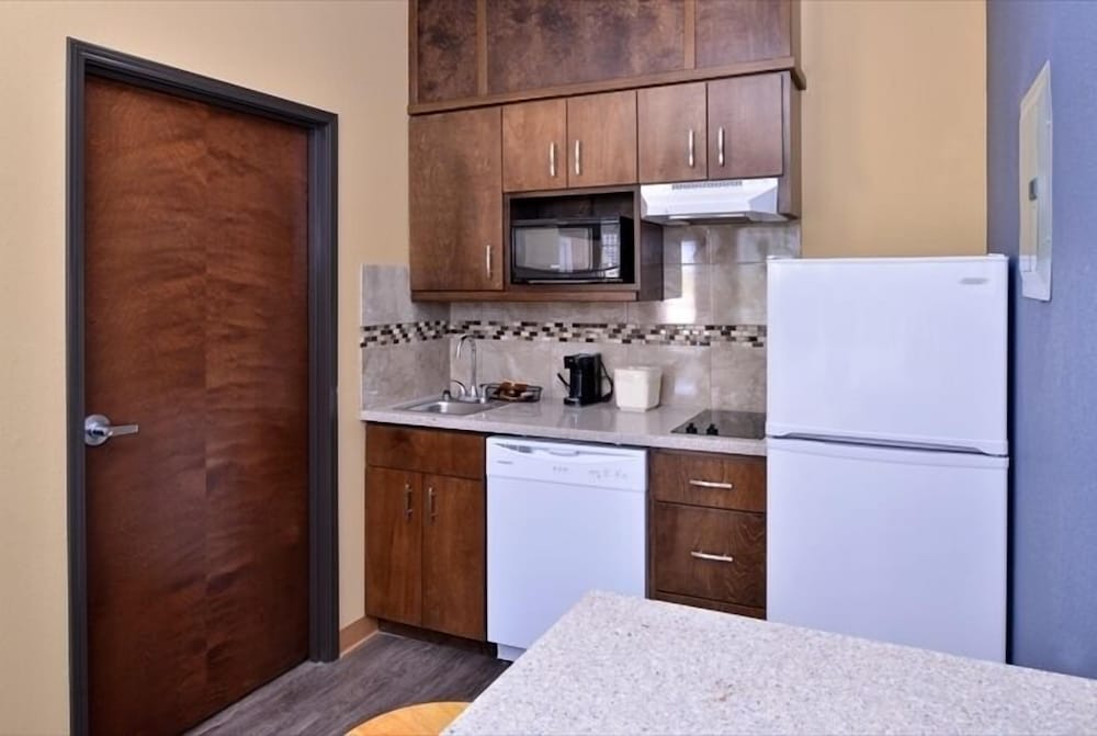La Bonita Inn & Suites - photo 10