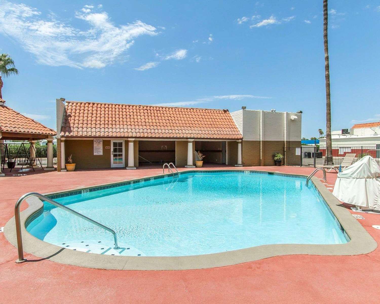 Super 8 by Wyndham Mesa Downtown Near Convention Center - photo 4