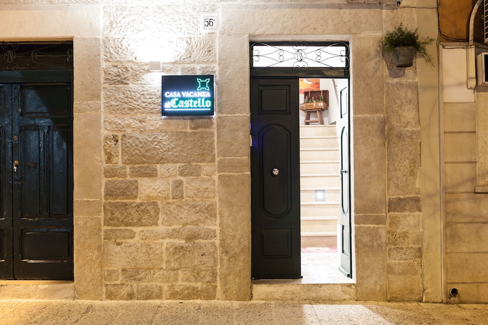 Casa Vacanza al Castello di Barletta — 4-Star Luxury Hotel in Barletta, Italy