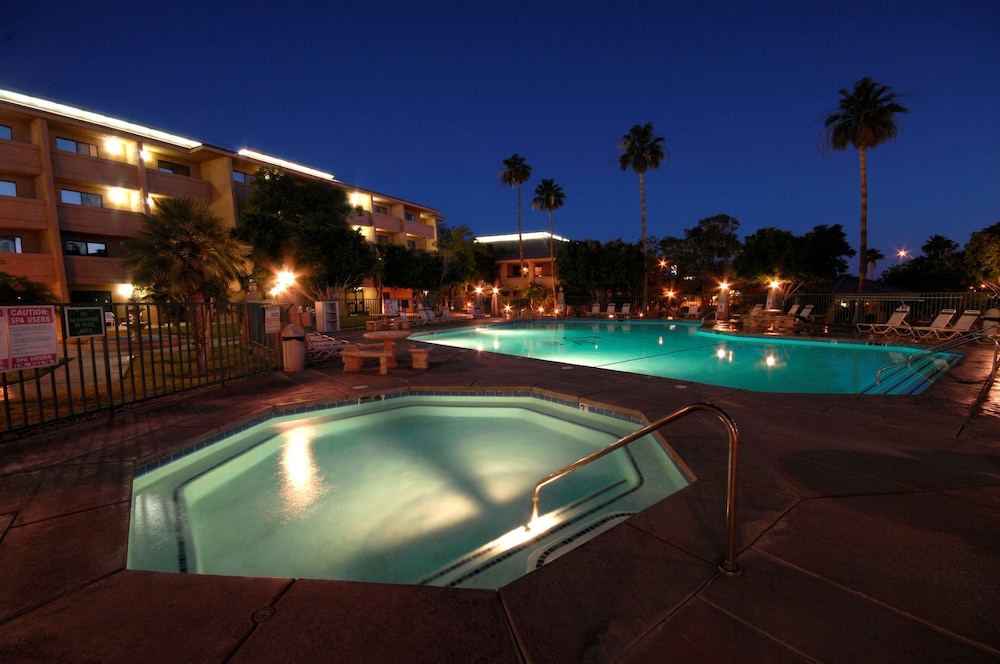 Yuma Inn & Suites - photo 16