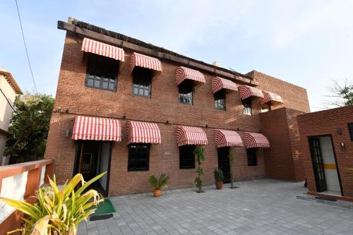 Hotel Sunbird in Bharatpur, India