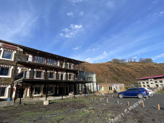 Thriving yard in Kangding, People's Republic of China