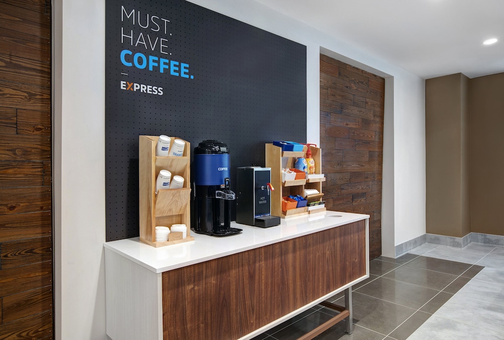 Holiday Inn Express Milwaukee Downtown by IHG - photo 32