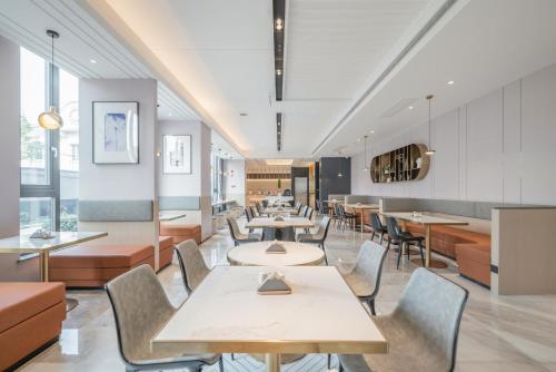 Atour Hotel Yizheng Wannian Avenue in Yangzhou, People's Republic of China