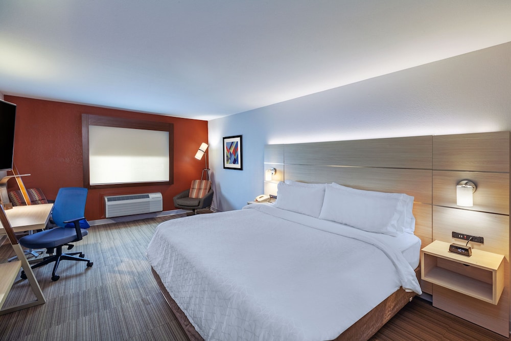 Holiday Inn Express Hotel & Suites Jenks by IHG - photo 13
