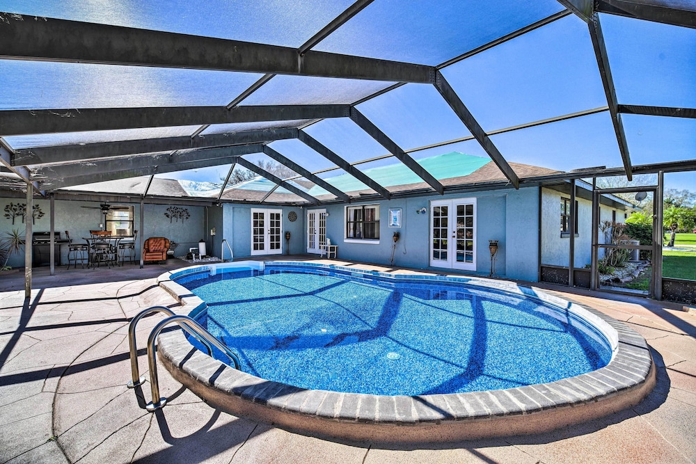 Lanai Pool and Gas Grill Sebring Retreat in Sebring, United States