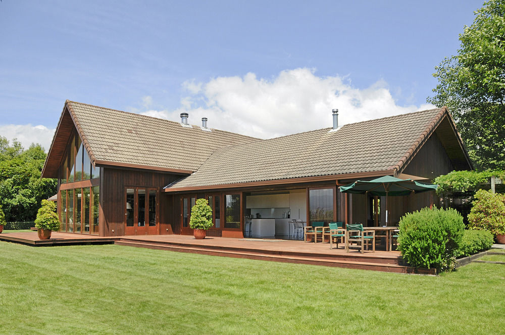 Wellesley Lodge Pukawa Bay — 4-Star Luxury Hotel in Turangi, New Zealand