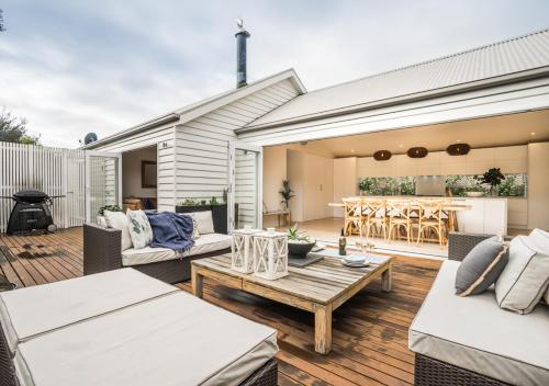 Capri House — 4-Star Luxury Hotel in Saint Andrews Beach, Australia