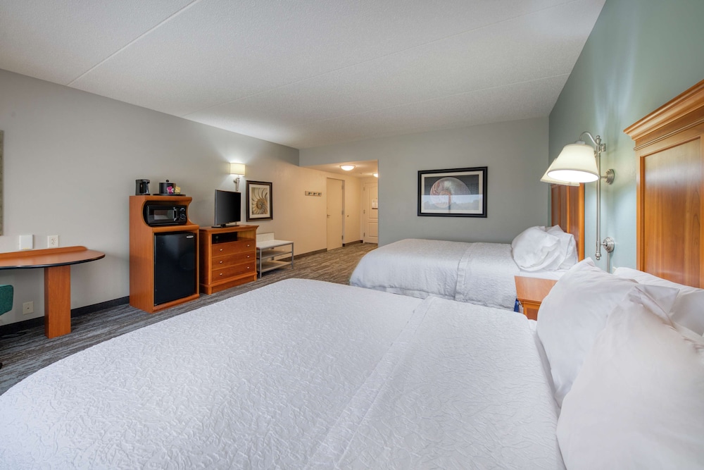 Hampton Inn Wilmington University Area Smith Creek Station - photo 32
