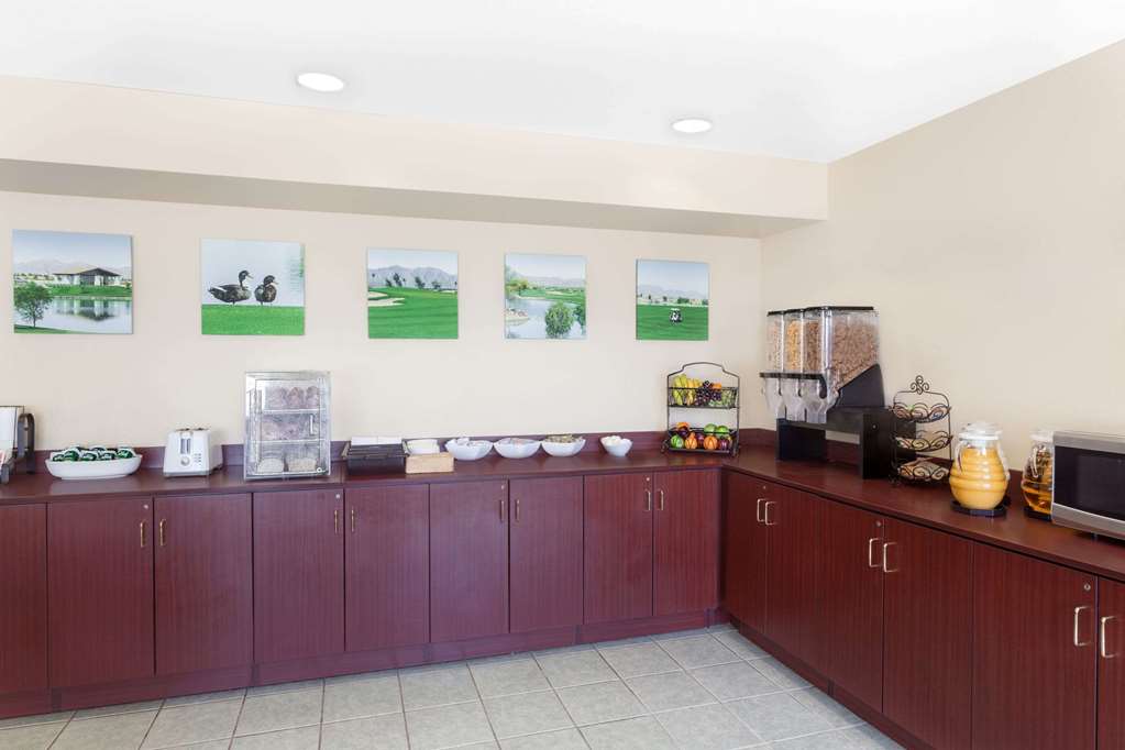 Microtel Inn & Suites by Wyndham Wellton - photo 16