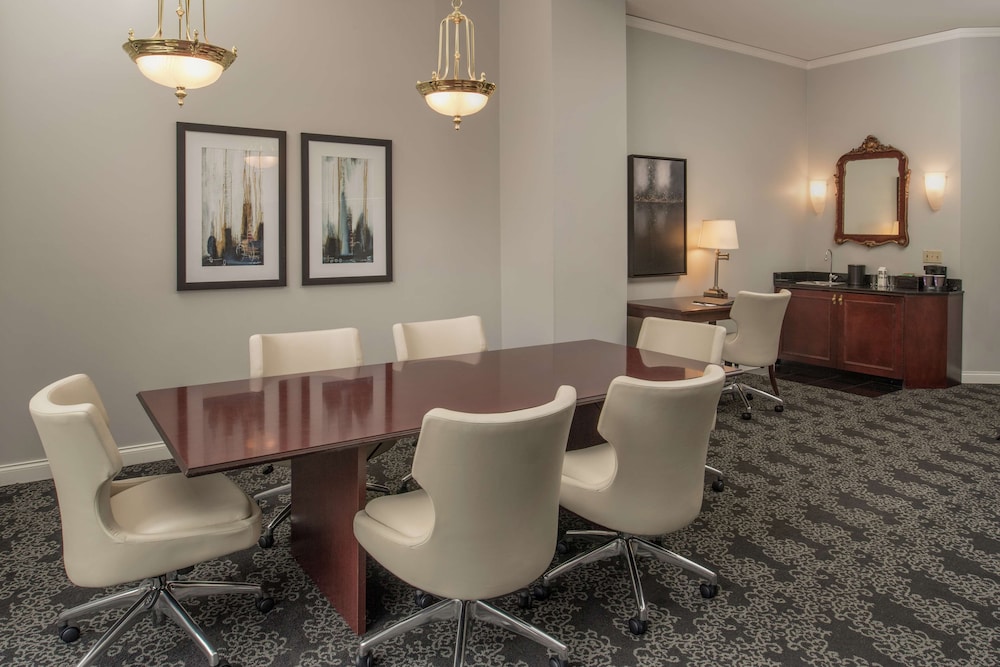Embassy Suites by Hilton Portland Downtown - photo 22