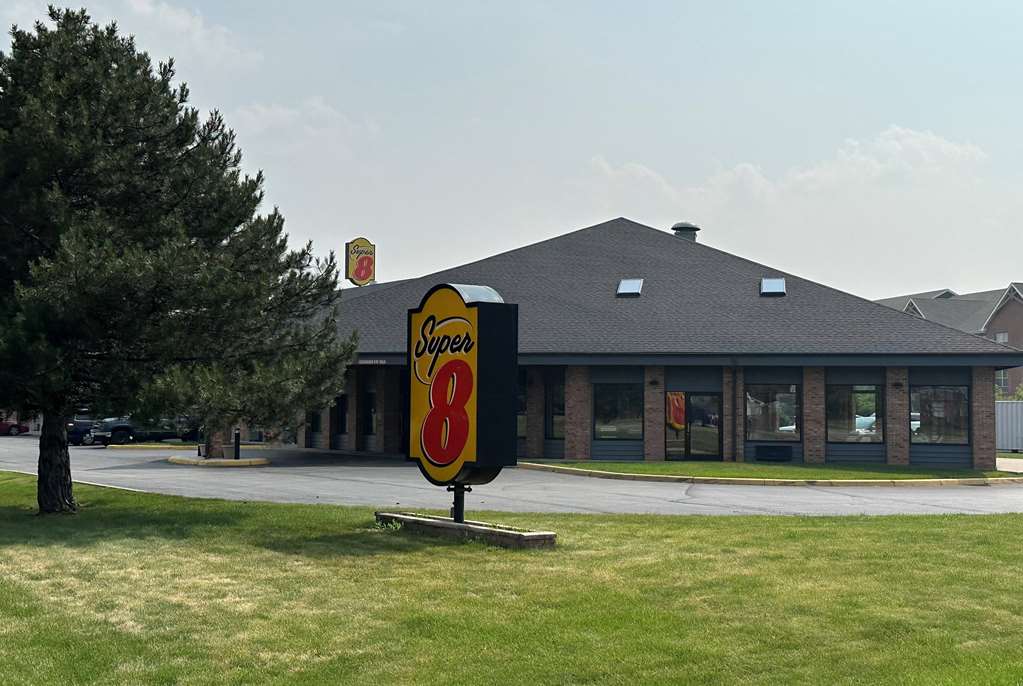 Super 8 by Wyndham Green Bay I 43 Bus. Park - photo 2