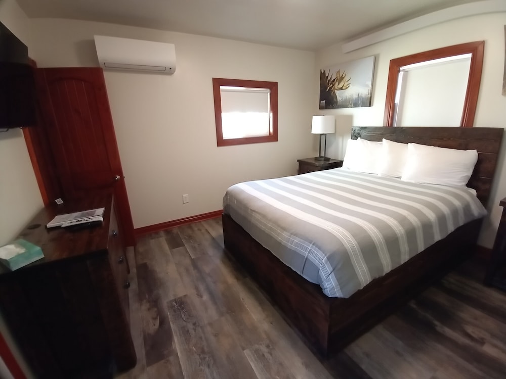 Yellowstone Riverside Cottages - photo 21