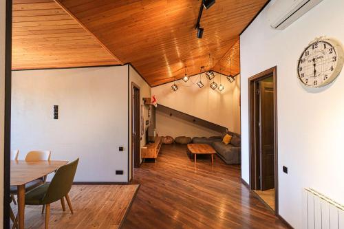 3BR apt w huge terrace & magnificent views