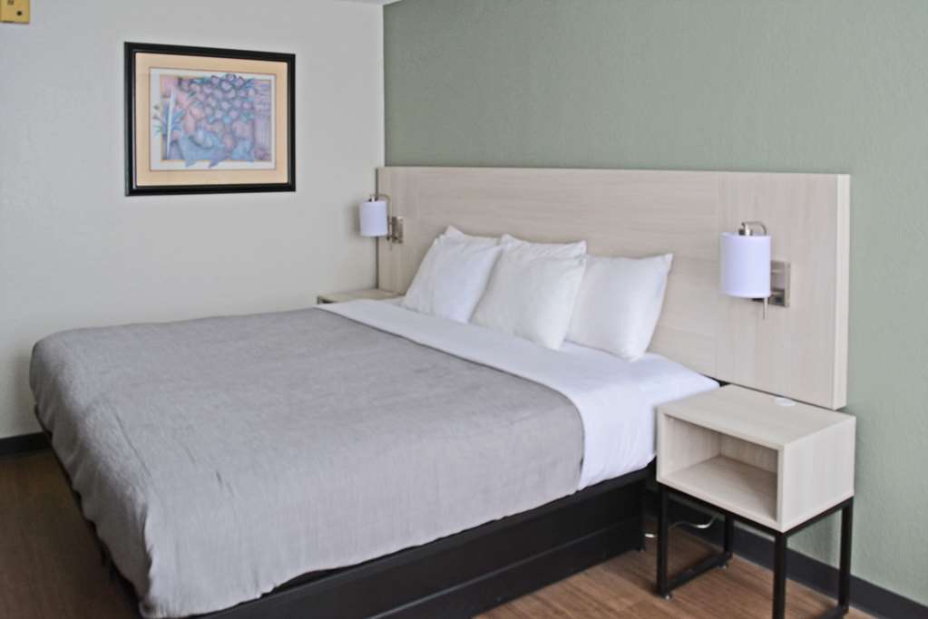 Quality Inn & Suites East Syracuse Carrier Circle - photo 12