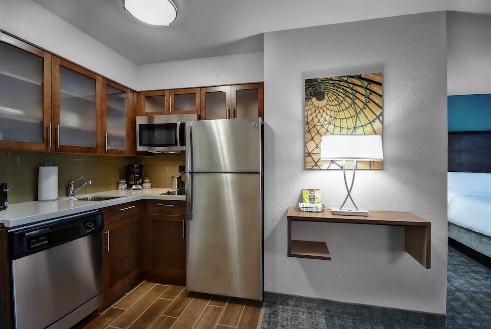 Staybridge Suites Holland an IHG Hotel - photo 4