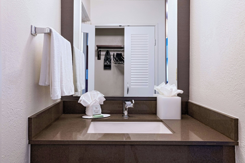 Courtyard by Marriott Austin The Domain Area - photo 13