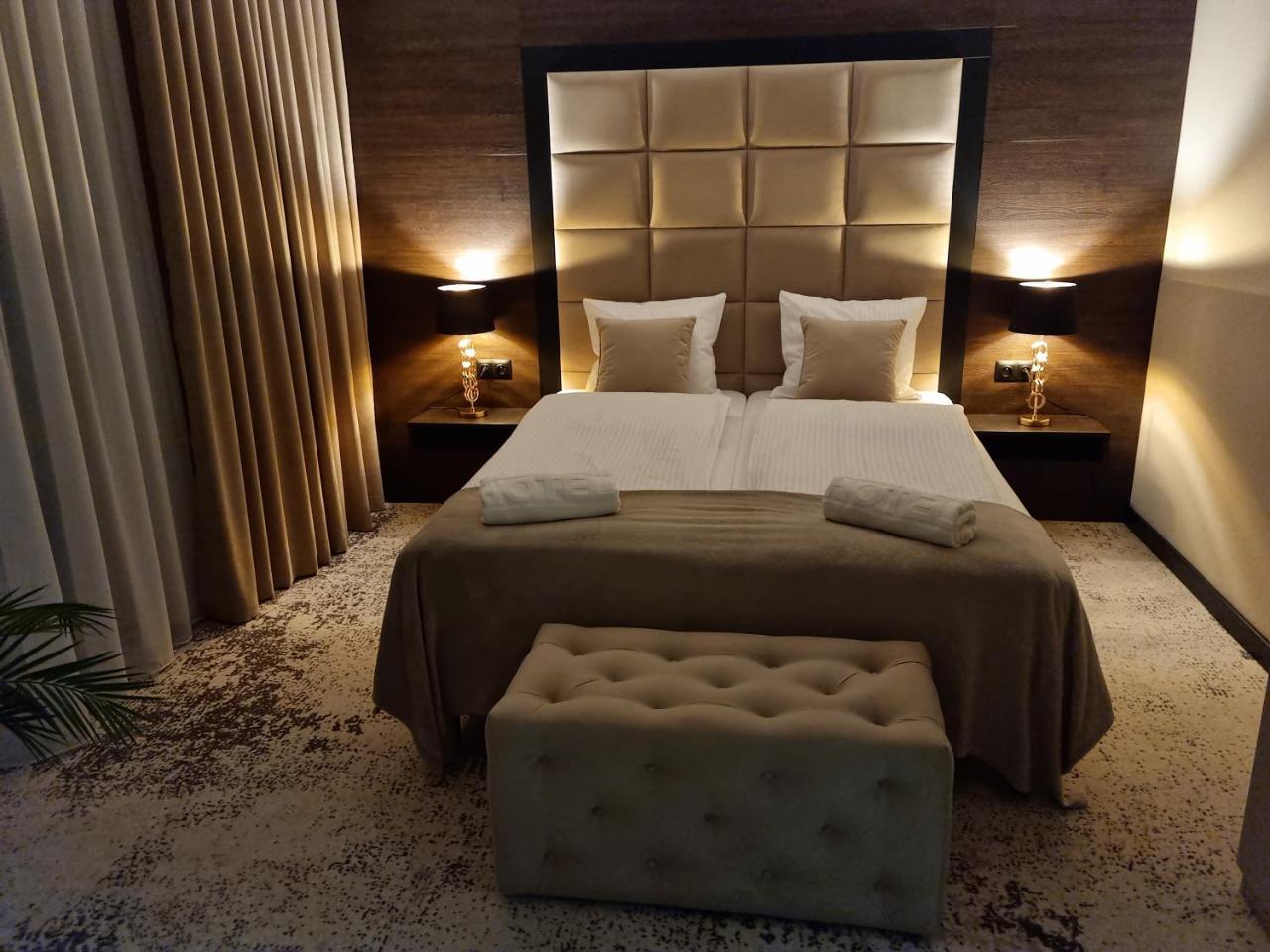 Lake Park - carbon neutral hotel in Zator