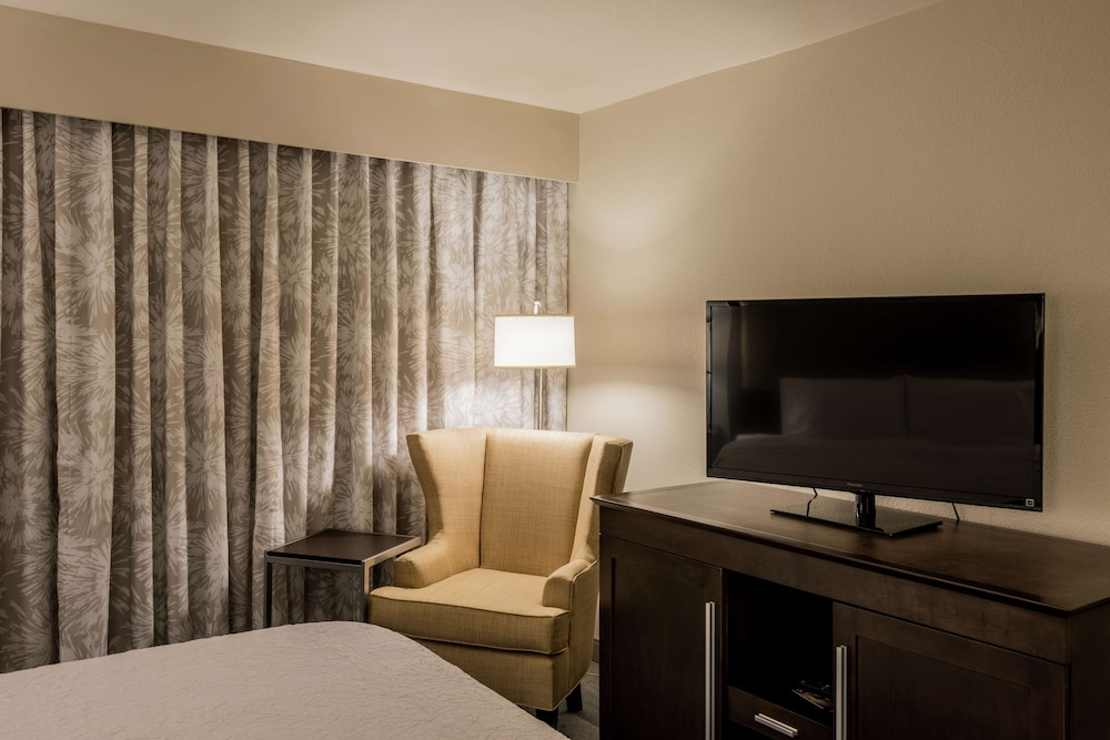 Hampton Inn & Suites Jackson Coliseum - photo 24