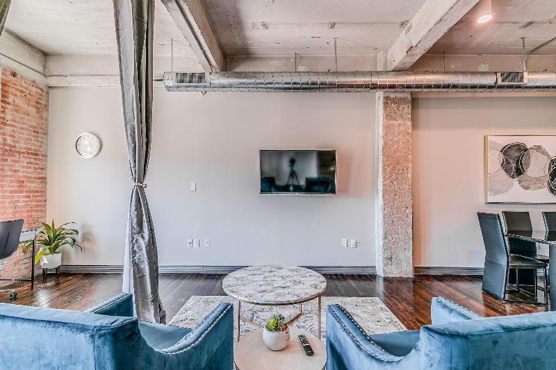 Luxury Downtown Dallas Stay by Amyfinehouse - photo 242