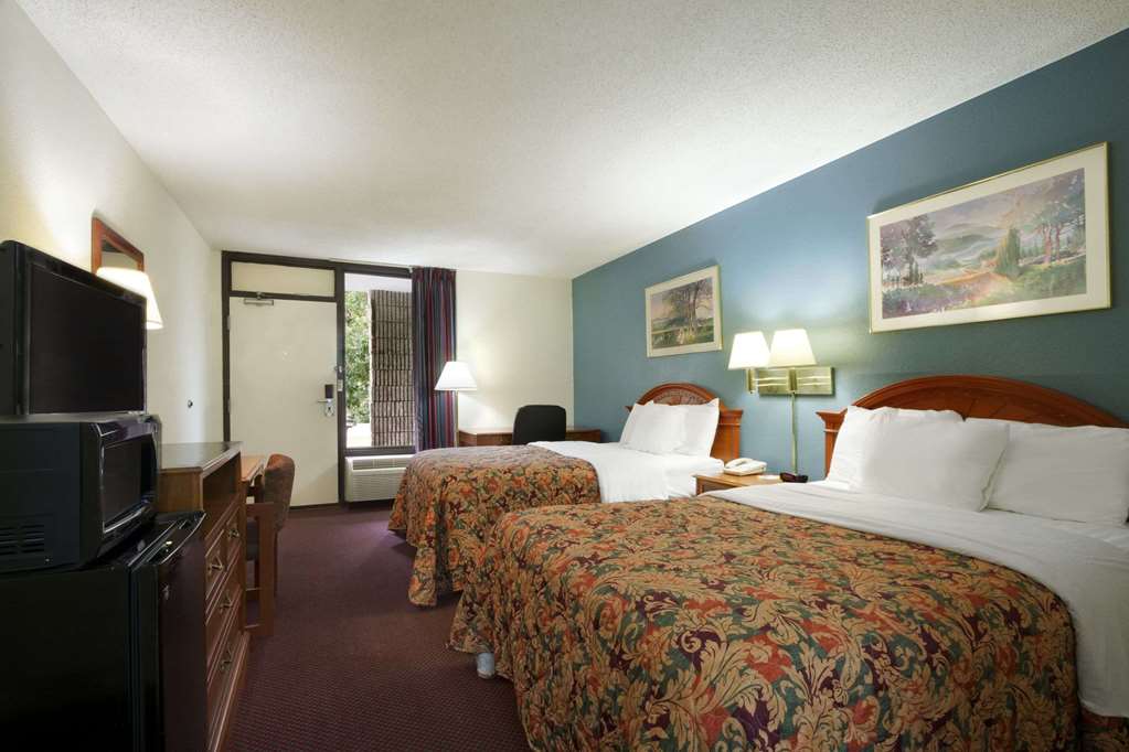 Days Inn by Wyndham San Antonio Southeast Frost Bank Center - photo 7