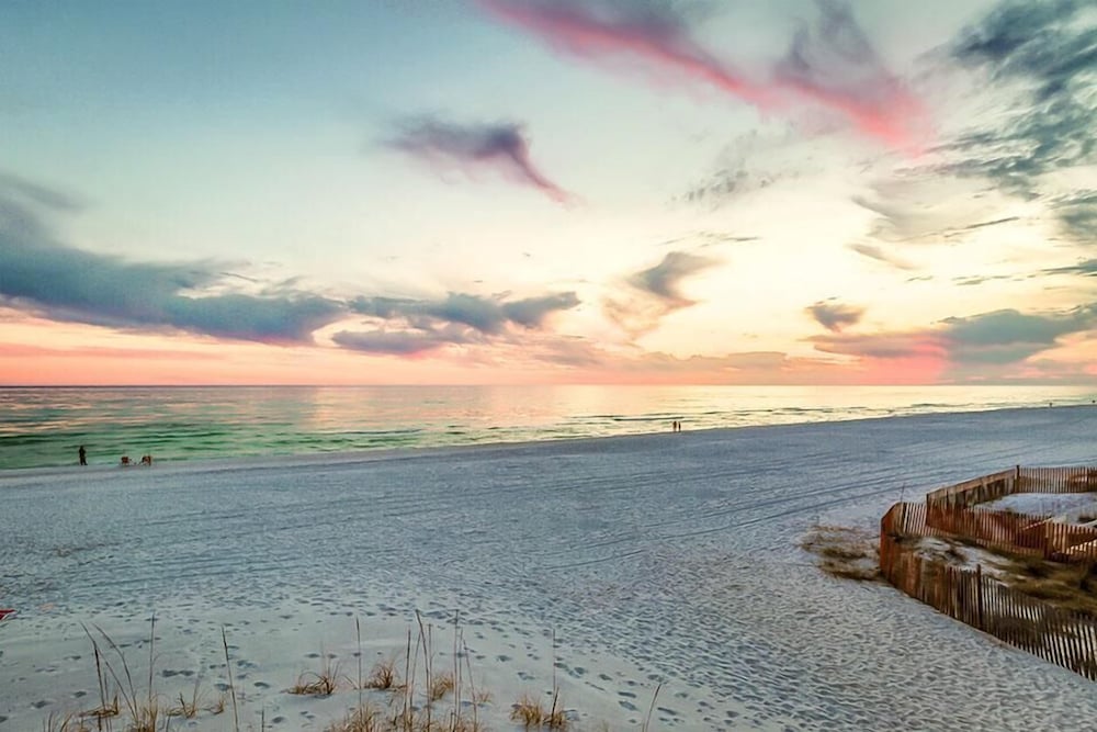 Kates Porch 7 Bedroom Holiday Home by Five Star Properties — 4-Star Luxury Hotel in Miramar Beach, United States