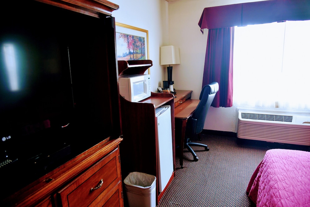 Douglas Inn & Conference Center - photo 18